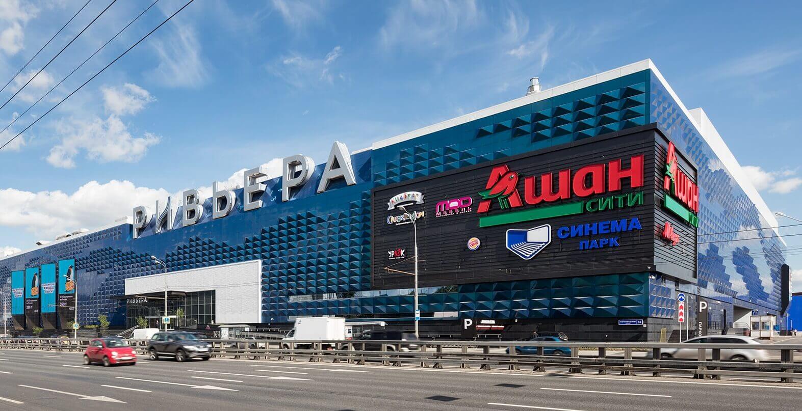 Оформление фасада торгового центра Ривьера