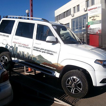 Оклейка автомобиля рекламой