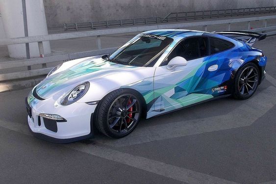 Оклейка автомобиля рекламой