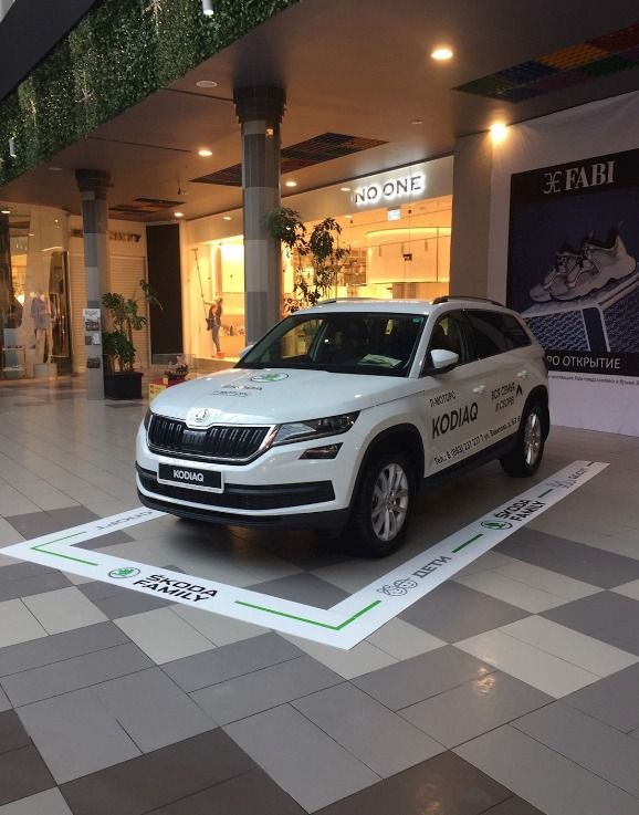 Оклейка автомобиля рекламой