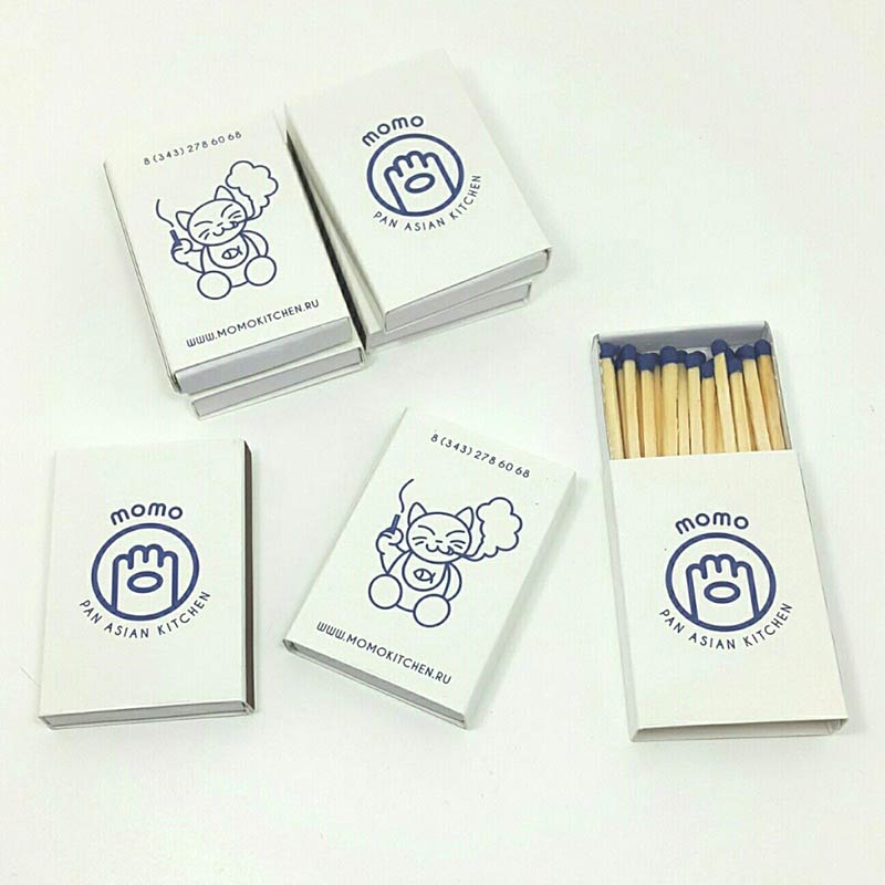 Коробок спичек с фирменным логотипом компании MOMO